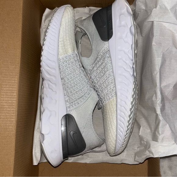 NWB Nike React Phantom Run Flyknit 2 (Wmns) - Picture 3 of 9